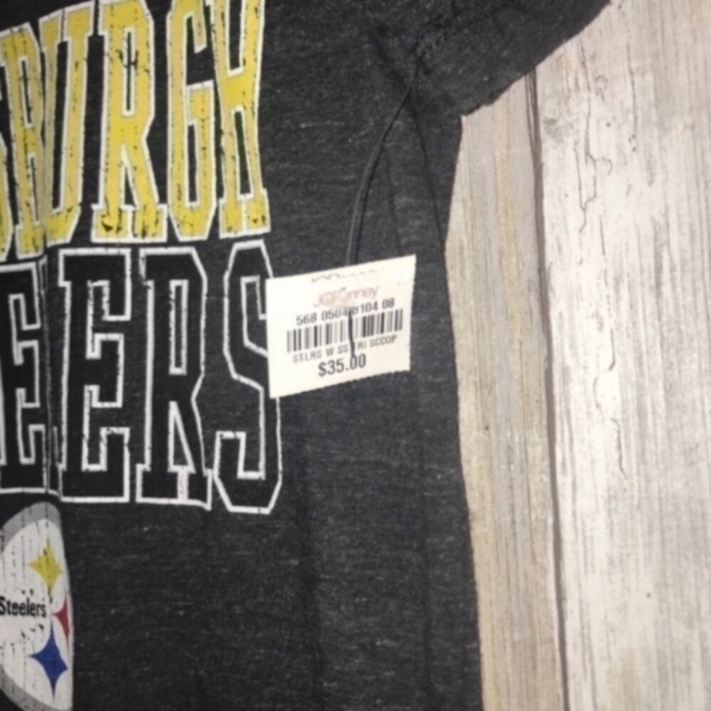 NWT NFL Pittsburgh Steelers Women’s Medium V Neck Tee Black Gold Striped Sleeve - Picture 3 of 6